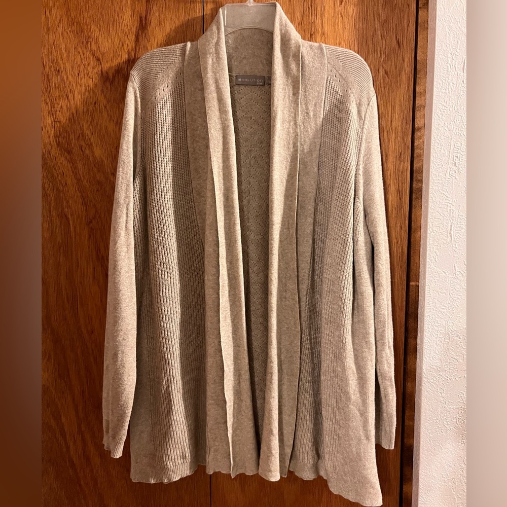 Long sleeved beige cardigan